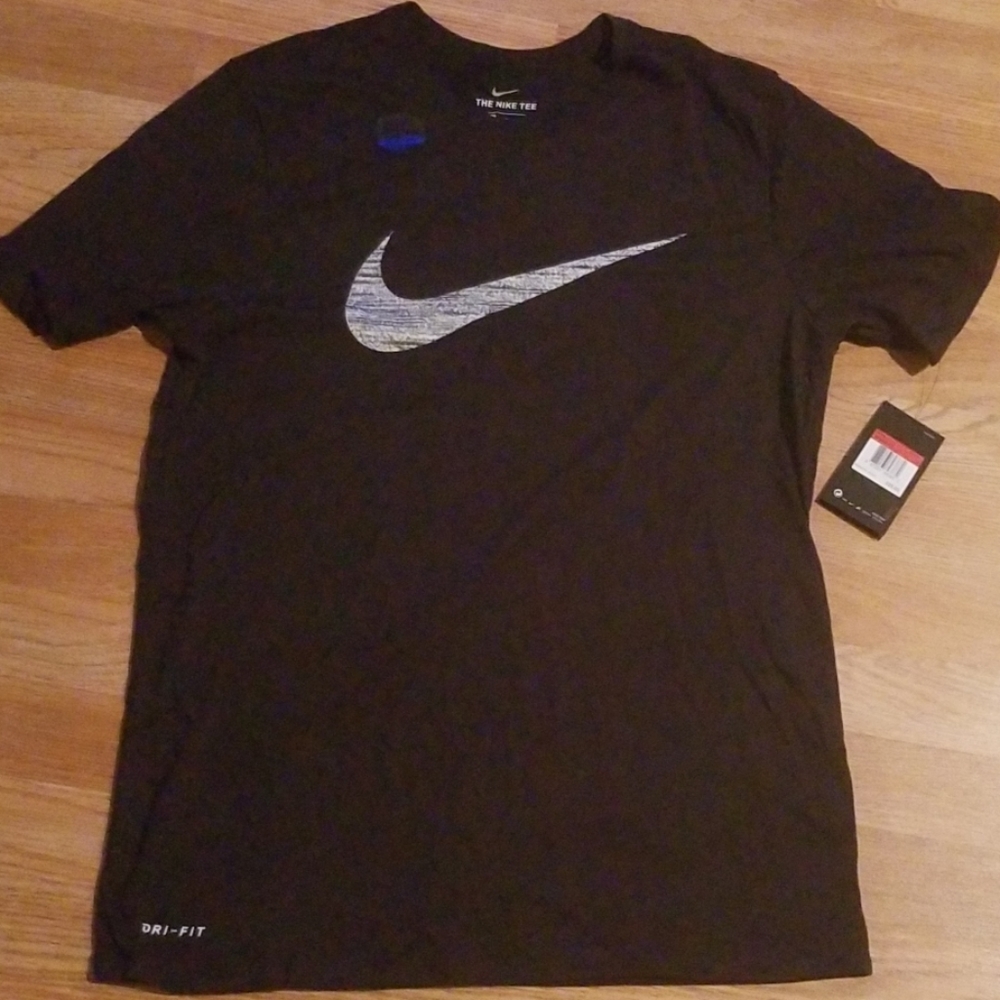 NWT Men's L Nike T-Shirt